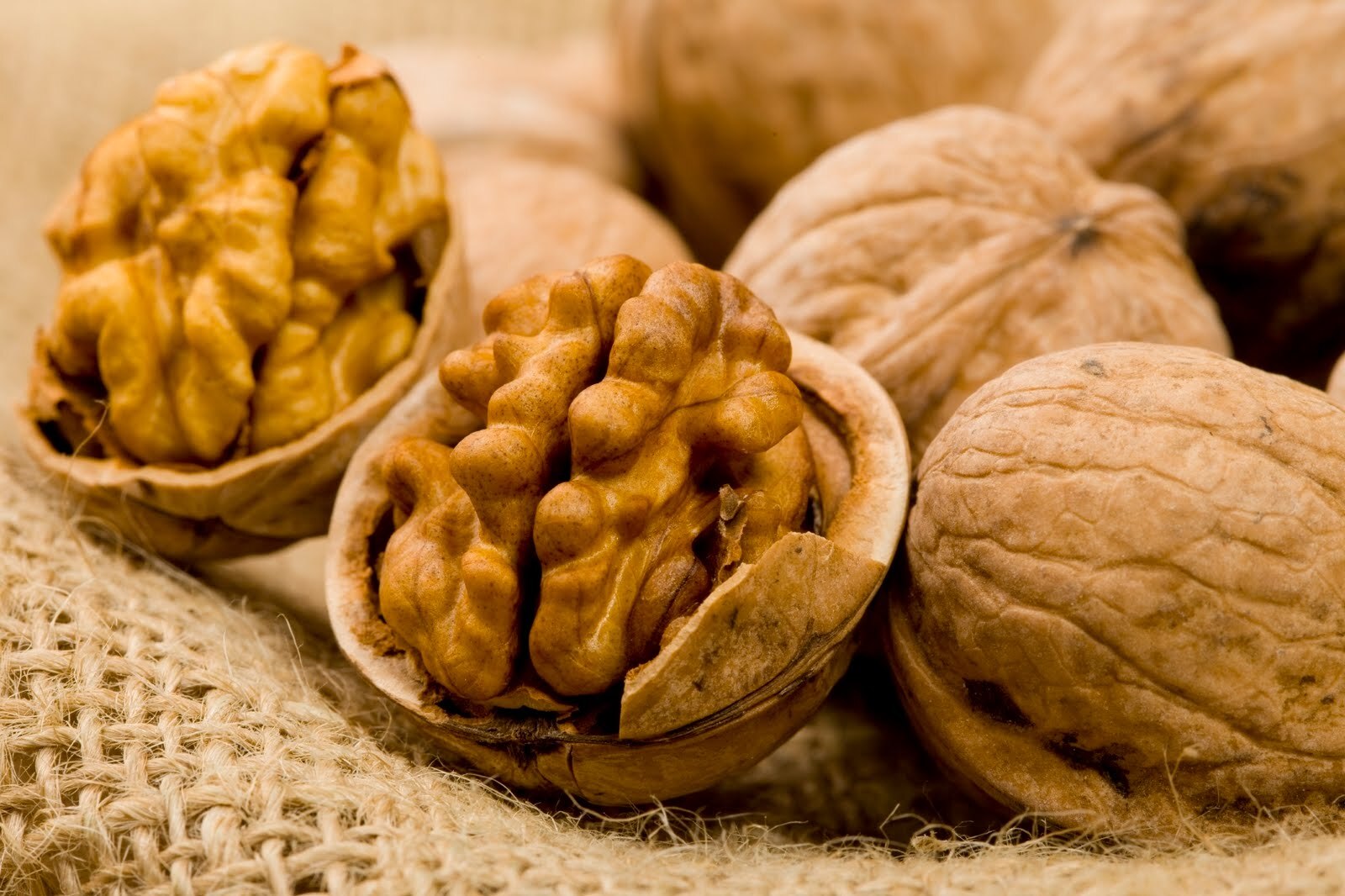 category_nuts_walnuts.jpg